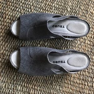 Tsubo Ovid slide sandals gray